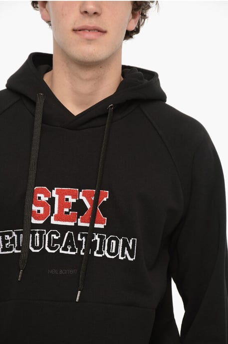 Bequemer Baumwoll-SEX-EDUCATION-Hoodie in Schwarz - Image 3
