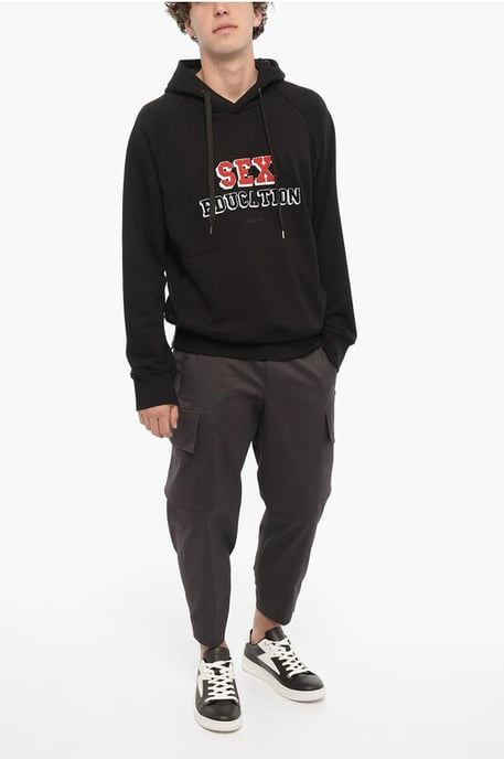 Bequemer Baumwoll-SEX-EDUCATION-Hoodie in Schwarz - Image 4