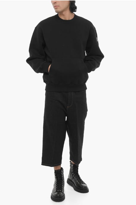 Bequem geschnittenes Sweatshirt mit Rundhalsausschnitt aus Fleece-Baumwollmischung in Schwarz - Image 4
