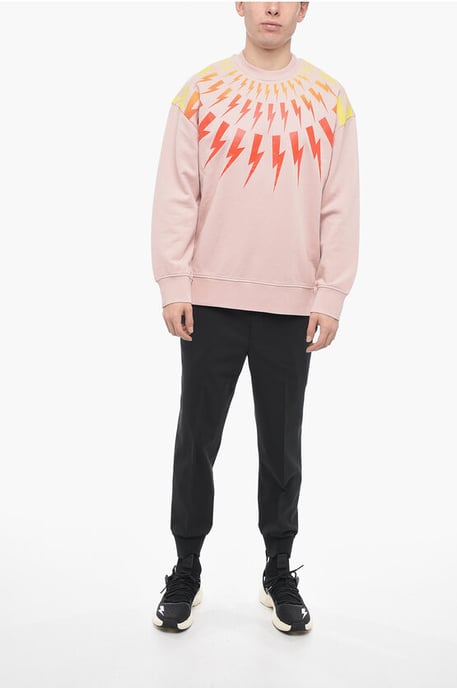 Rundhals-Sweatshirt FAIR-ISLE THUNDERBOLT mit Degradè-Print in Pink - Image 4