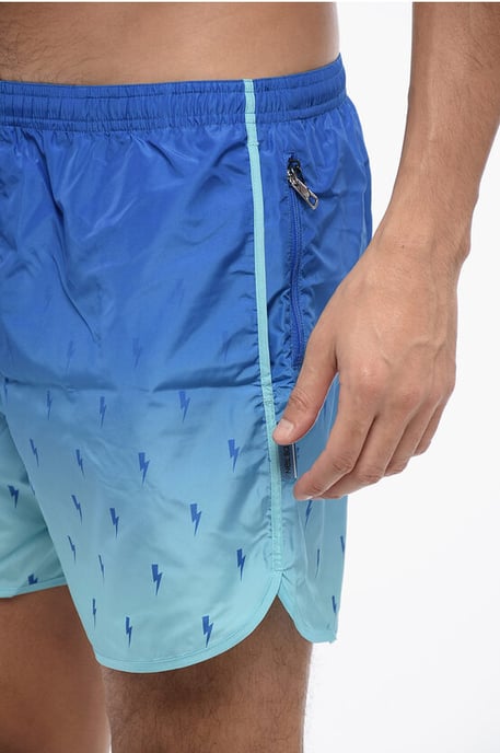 BADESHORTS MIT SIEBDRUCK UND ALLOVER-BOLT - Image 3