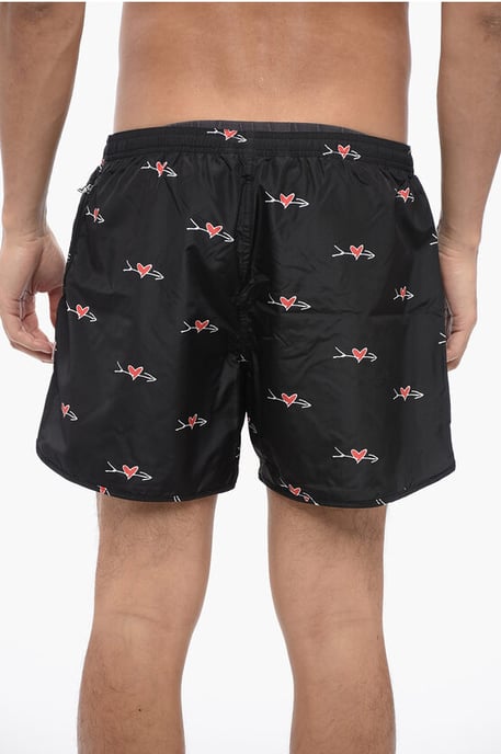 Bedruckte ALL-OVER CUPID Badeshorts in Nero, Rosso - Image 2