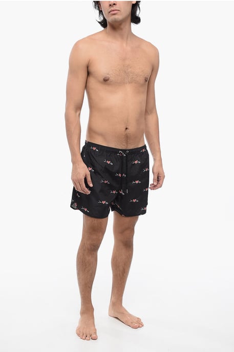Bedruckte ALL-OVER CUPID Badeshorts in Nero, Rosso - Image 4