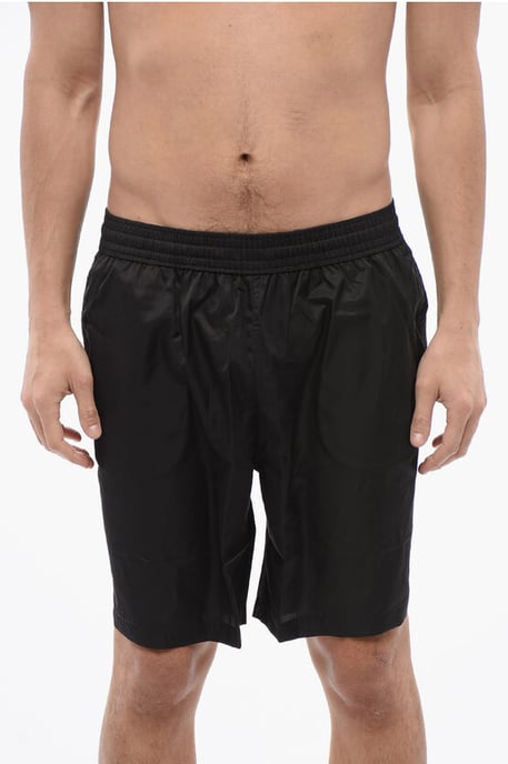 Bedruckte SURFER Badeshorts in Schwarz - Image 1