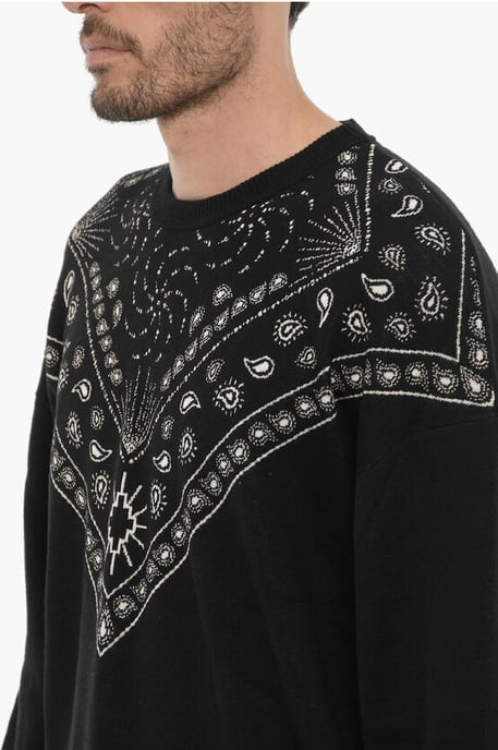 Schwarzer Rundhalspullover mit Bandana-Motiv - Image 3