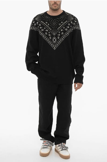 Schwarzer Rundhalspullover mit Bandana-Motiv - Image 4