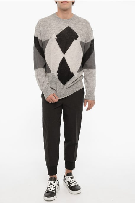 Pullover mit Rundhalsausschnitt und Argyle-Motiv in Grau, Weiß und Schwarz - Image 4