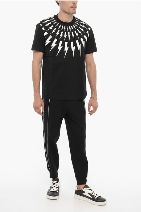 Slim Fit FAIRISLE THUNDERBOLT T-Shirt mit Rundhalsausschnitt in Schwarz - Image 4