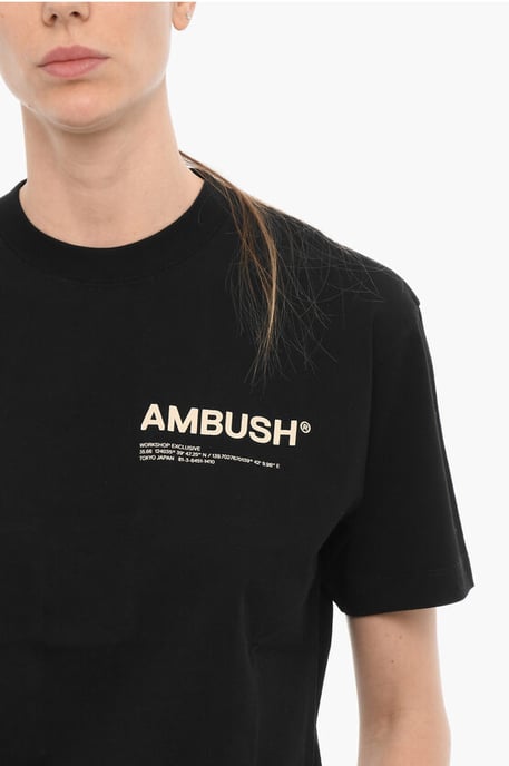 Einfarbiges Rundhals-T-Shirt mit kontrastierendem Logo in Schwarz - Image 3
