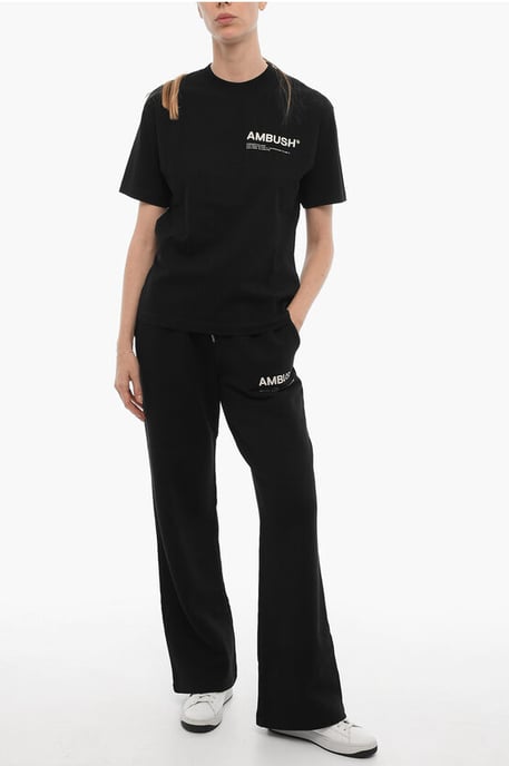 Einfarbiges Rundhals-T-Shirt mit kontrastierendem Logo in Schwarz - Image 4