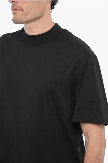 Slim Fit Rundhals-T-Shirt mit Nieten in Schwarz - Image 3