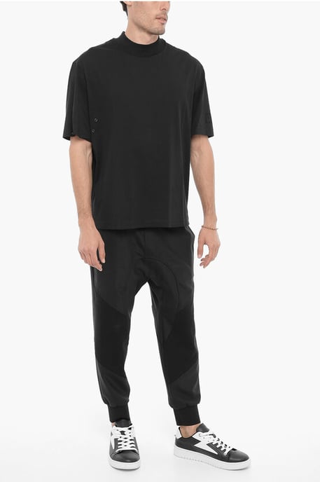 Slim Fit Rundhals-T-Shirt mit Nieten in Schwarz - Image 4