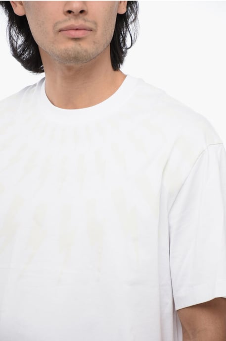 Baumwoll-T-Shirt mit überschnittener Schulter und FAIRISLE THUNDERBOLT in Weiß - Image 3