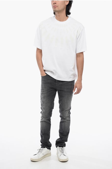 Baumwoll-T-Shirt mit überschnittener Schulter und FAIRISLE THUNDERBOLT in Weiß - Image 4