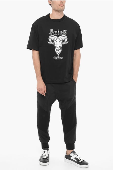 Slim Fit ARIES THE WARRIAR T-Shirt mit Rundhalsausschnitt in Schwarz - Image 4