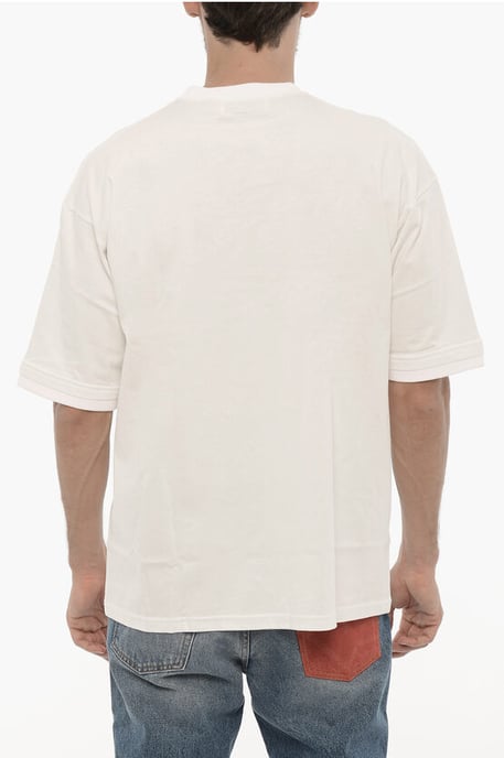 T-Shirt mit Rundhalsausschnitt, abnehmbarer Kette und Logo-Stickerei in Weiß - Image 2