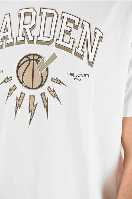 JAMES HARDEN x NEIL BARRETT T-Shirt mit Rundhalsausschnitt und Logo-Print in Beige - Image 3