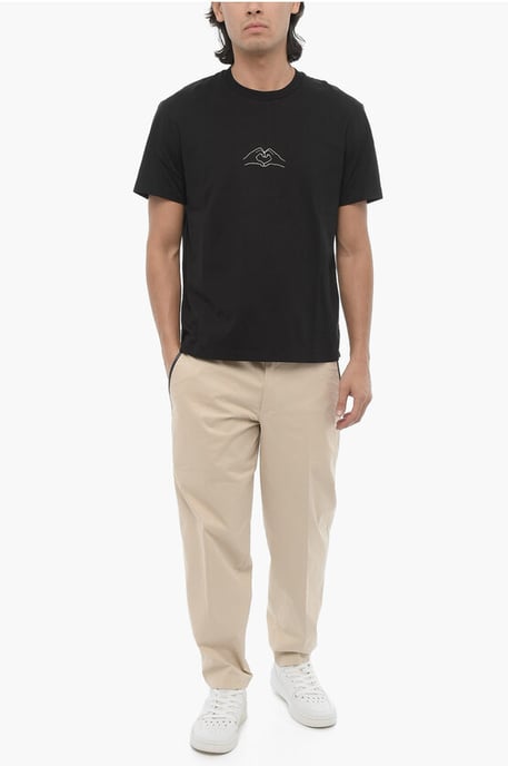 Baumwoll-Rundhals-T-Shirt mit Print in Schwarz - Image 4