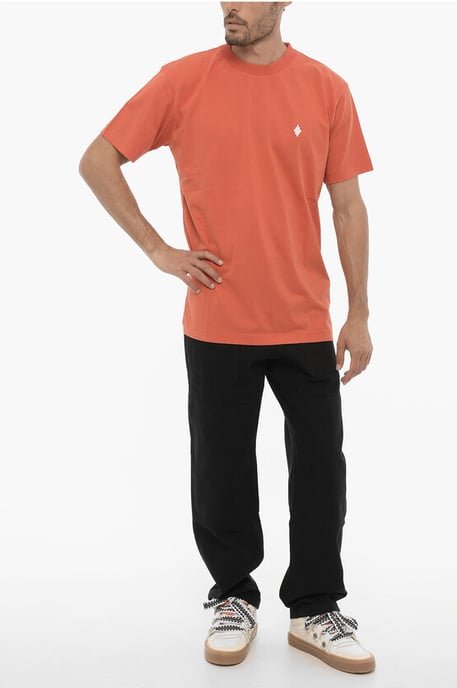 Einfarbiges Rundhals-T-Shirt mit Kreuzstickerei in Orange - Image 4