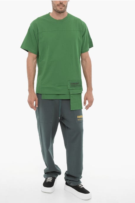 Einfarbiges AMAZON SEA FOAM Rundhals-T-Shirt mit Taillentasche in Grün - Image 4