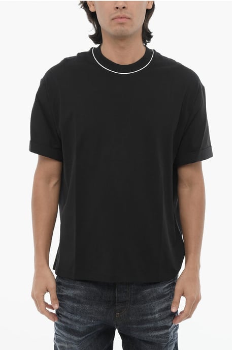 Einfarbiges Easy Fit T-Shirt mit Rundhalsausschnitt und Hemdärmeln in Schwarz - Image 1