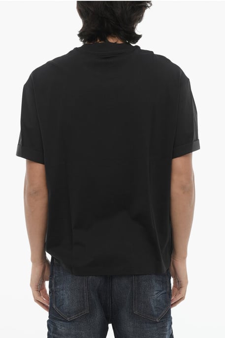 Einfarbiges Easy Fit T-Shirt mit Rundhalsausschnitt und Hemdärmeln in Schwarz - Image 2