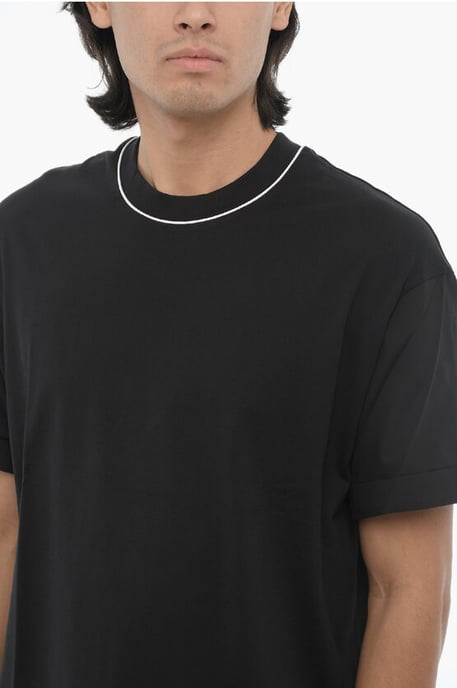 Einfarbiges Easy Fit T-Shirt mit Rundhalsausschnitt und Hemdärmeln in Schwarz - Image 3