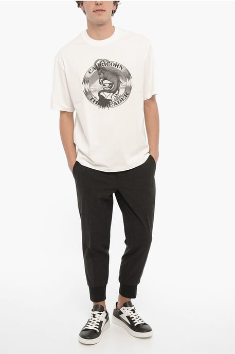Bedrucktes CAPRICORN THE LEADER T-Shirt mit Rundhalsausschnitt in Weiß - Image 4