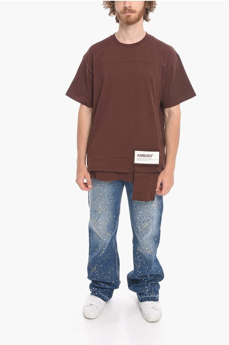Baumwoll-T-Shirt mit Rundhalsausschnitt und Taillentasche in Braun - Image 4