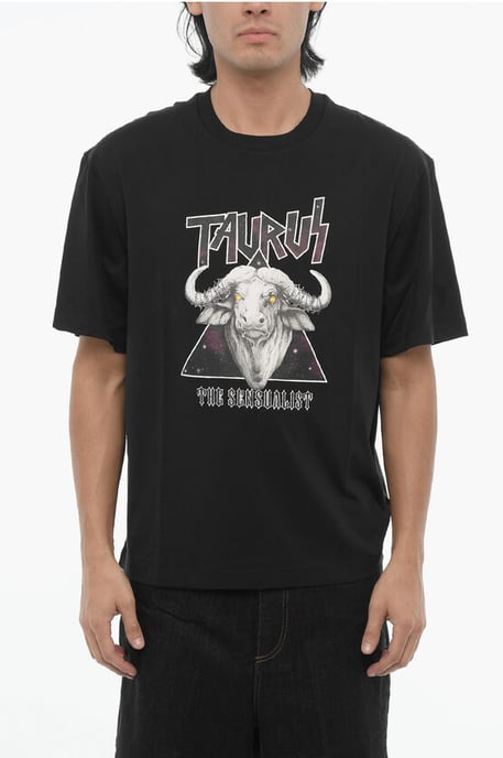 Slim Fit bedrucktes ROCK BAND ZODIAC TAURUS T-Shirt mit Rundhalsausschnitt in Schwarz - Image 1