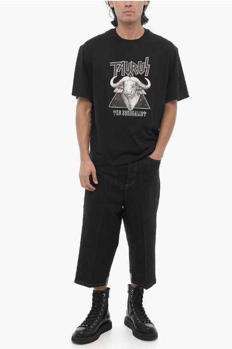 Slim Fit bedrucktes ROCK BAND ZODIAC TAURUS T-Shirt mit Rundhalsausschnitt in Schwarz - Image 4