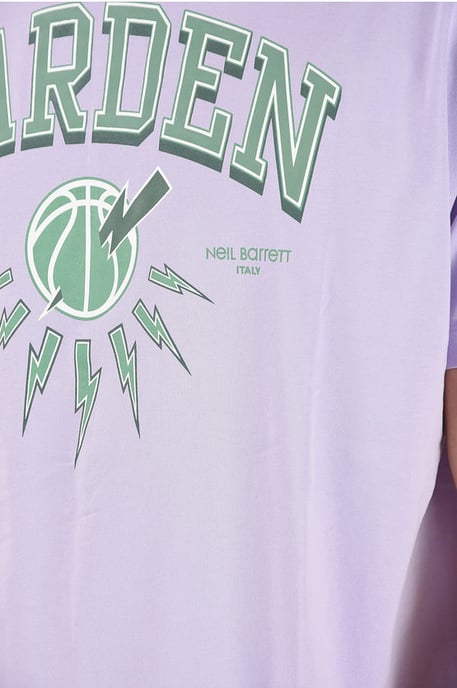 JAMES HARDEN x NEIL BARRETT T-Shirt mit Rundhalsausschnitt und Logo-Print in Violett - Image 3