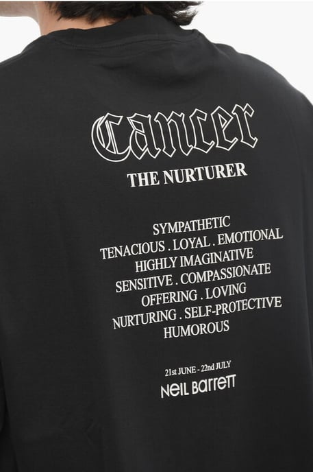 Neil Barrett Bedrucktes Slim-Fit T-Shirt mit Rundhalsausschnitt, ‚Rock Band Zodiac Cancer‘ - Schwarz - Image 3