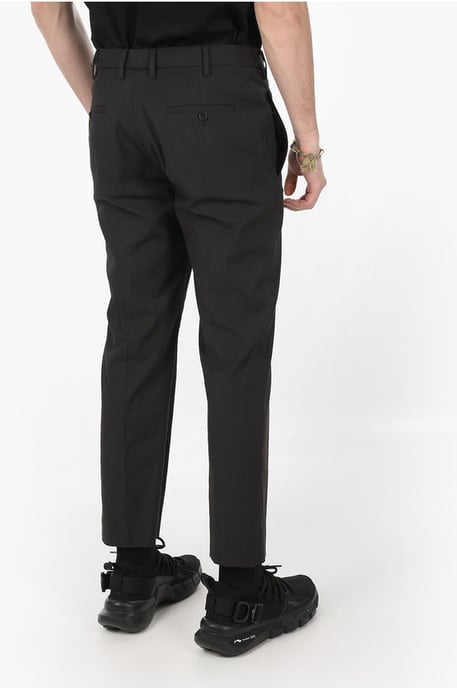 Slim Fit Hose mit 4 Taschen und Gürtelschlaufen in Schwarz - Image 2