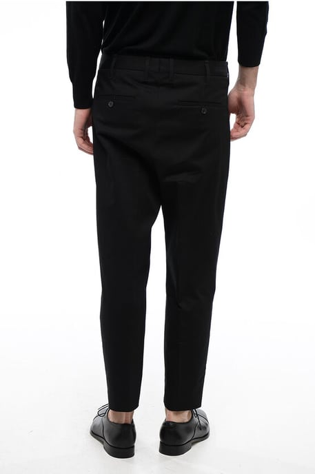 Doppelt plissierte MICK Stretch-Baumwollhose in Schwarz - Image 2