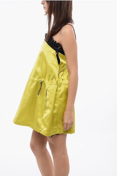 Satin DUCHESSE Anorakkleid mit Kordelzug in der Taille in Gelb - Image 3