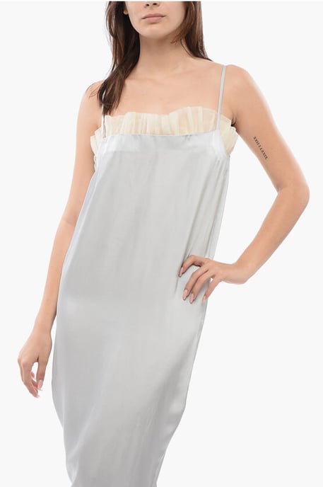 Satin UPSIDE DOWN Kleid mit Chiffonvolants in Grau - Image 4