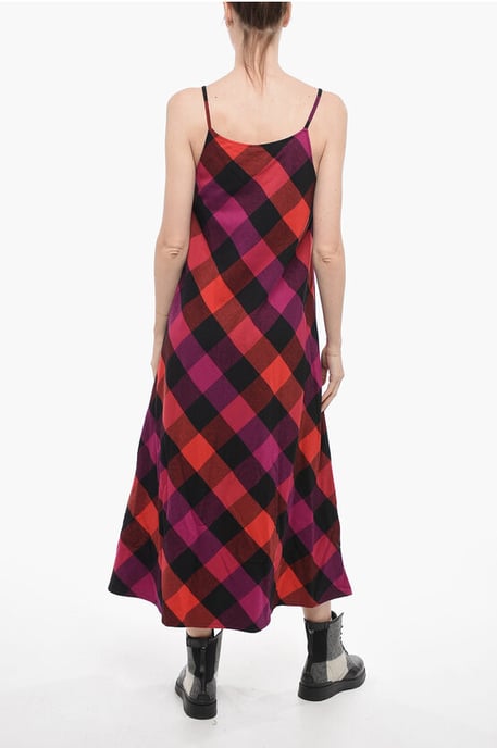 Kariertes ARCHIVE Longkleid in Pink - Image 2