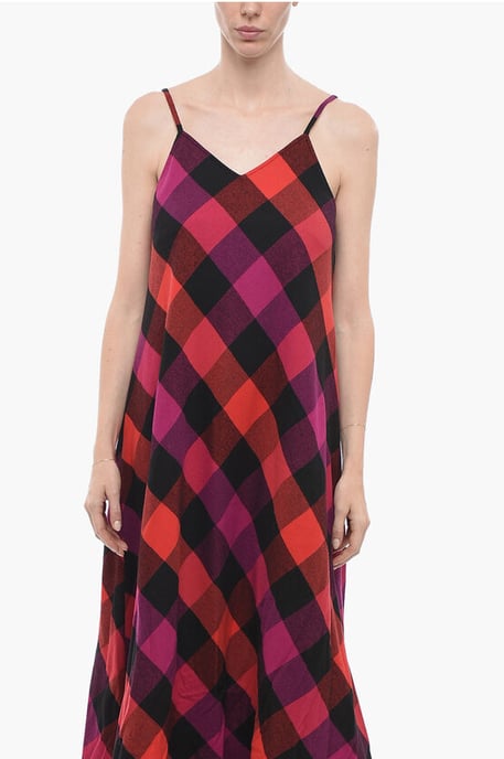 Kariertes ARCHIVE Longkleid in Pink - Image 4