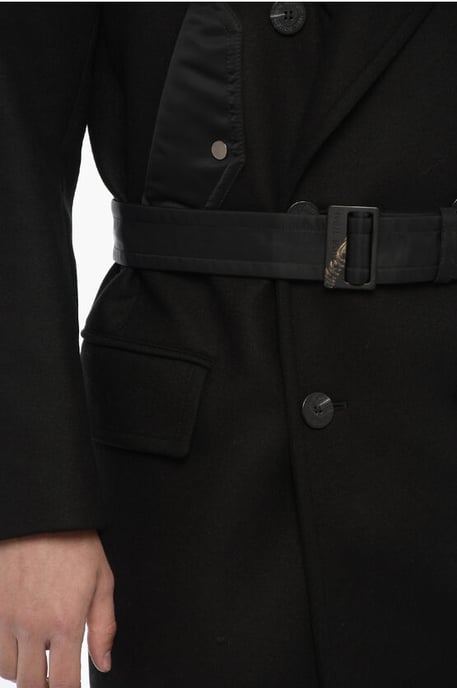 Slim Fit HYBRID Trenchcoat aus doppeltem Stoff mit Gürtel in Schwarz - Image 4