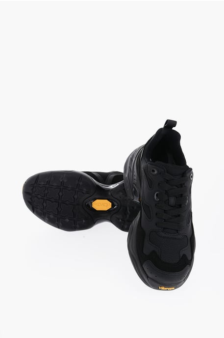 CROQUIS Einfarbige Low-Top-Sneaker aus Mesh und Wildleder in Schwarz - Image 1