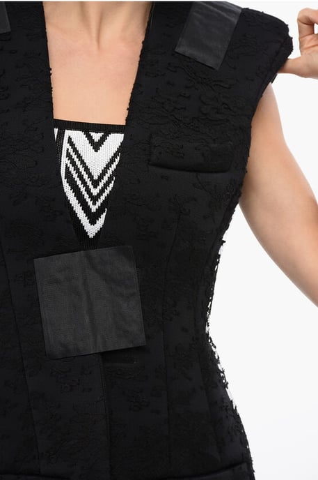 Gepolsterte Spitzenweste mit Klettverschluss in Schwarz - Image 3