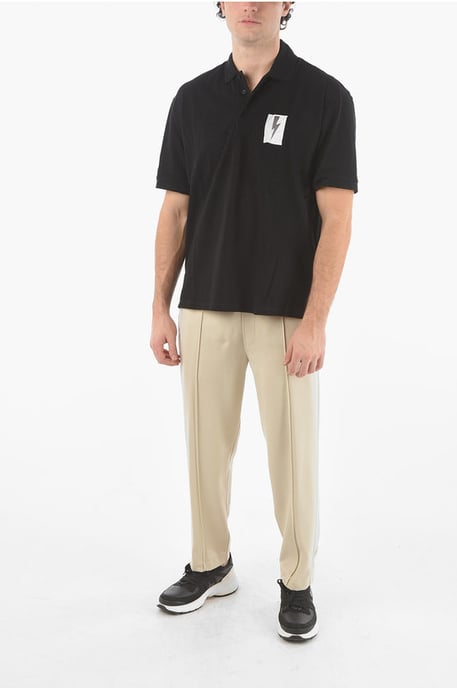 Loose Fit FLAG BOLT Polo mit aufgedrucktem Logo in Schwarz - Image 4
