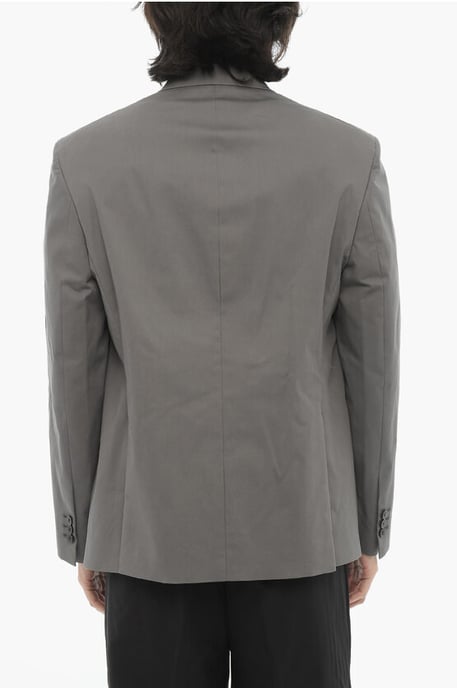 Grauer Blazer mit 2 Knöpfen, Seitenschlitzen, Revers und Pattentasche - Image 2