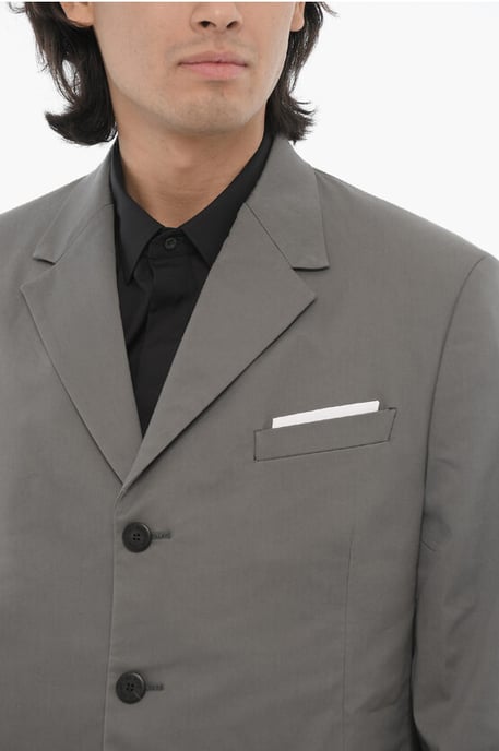 Grauer Blazer mit 2 Knöpfen, Seitenschlitzen, Revers und Pattentasche - Image 3