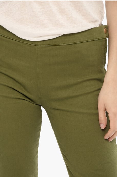 Shorts mit Bündchensaum und goldenem Verschluss in Grün - Image 3