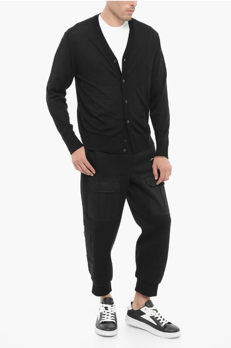 Slim Fit Wollcardigan mit V-Ausschnitt in Schwarz - Image 3