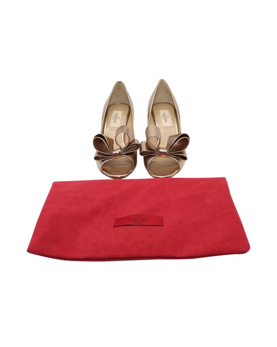 Valentino Metallic Couture Schleifenpumps aus goldfarbenem Nappa-Leder - Image 2