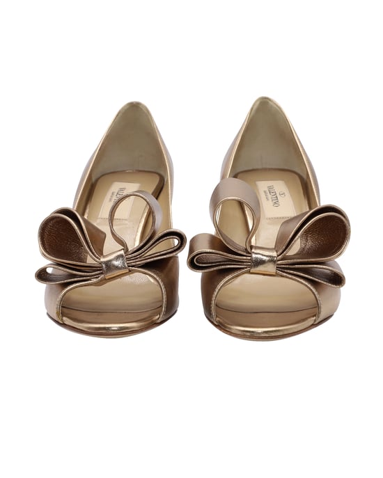 Valentino Metallic Couture Schleifenpumps aus goldfarbenem Nappa-Leder - Image 3