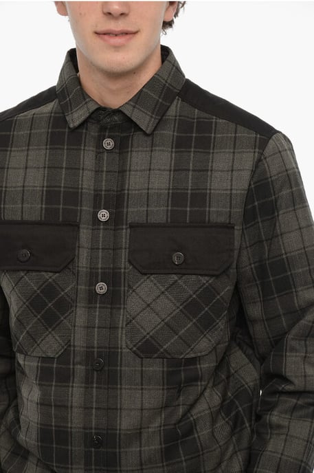 Kariertes, wattiertes Overshirt mit doppelter Brusttasche in Nero, Grigio - Image 3